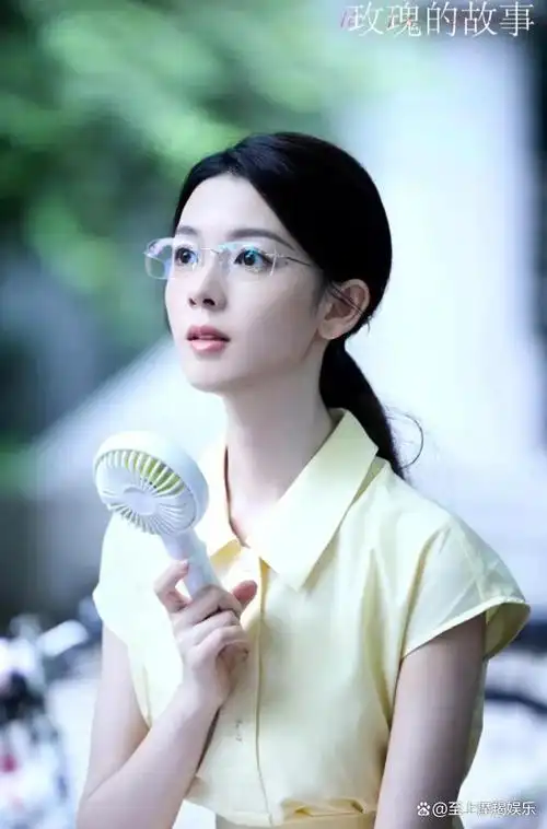 陈瑶新剧"姐感"爆棚,网友:这哪是高冷学霸,简直是智性恋天菜