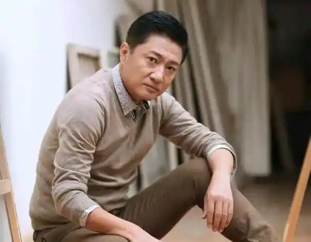 演员韩青:娶小师妹为妻,钱交夫人管,将妻子宠成宝