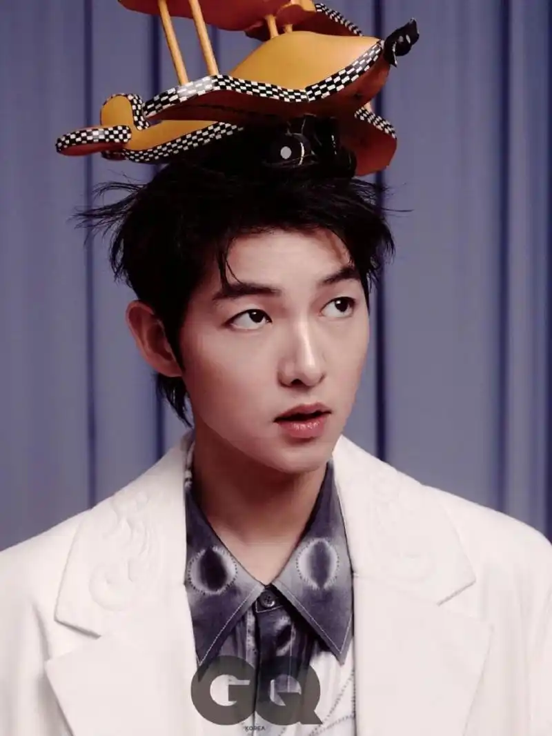 宋仲基ins近照大放送,依旧是那个《太阳的后裔》里的魅力男神!