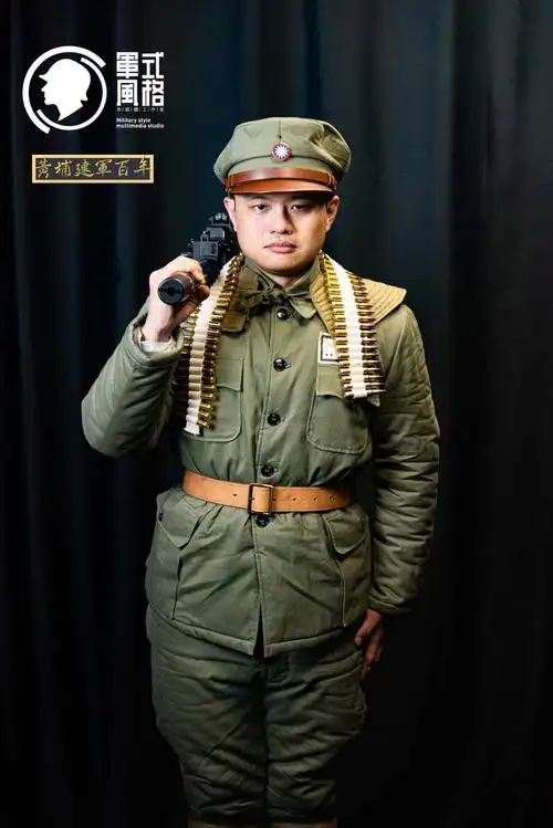 大决战中傅作义的服装为什么跟其他人不一样