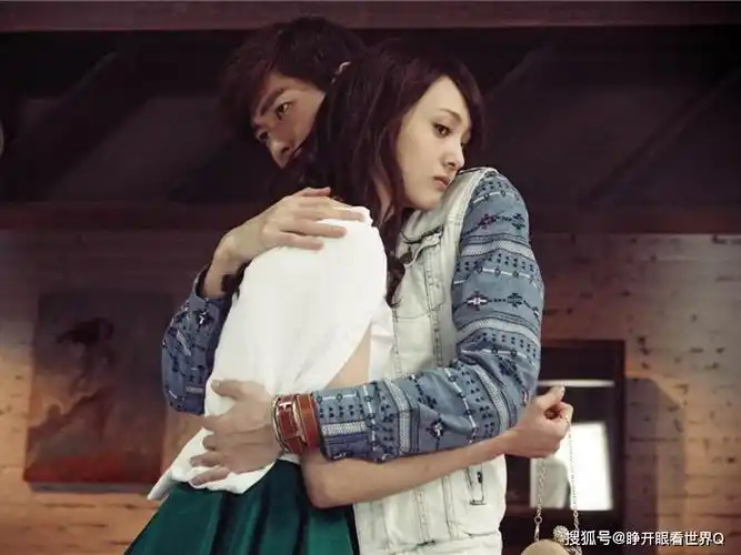 张翰坦言,初恋能跟他恋爱,是她这辈子最大的幸福,引发争议!