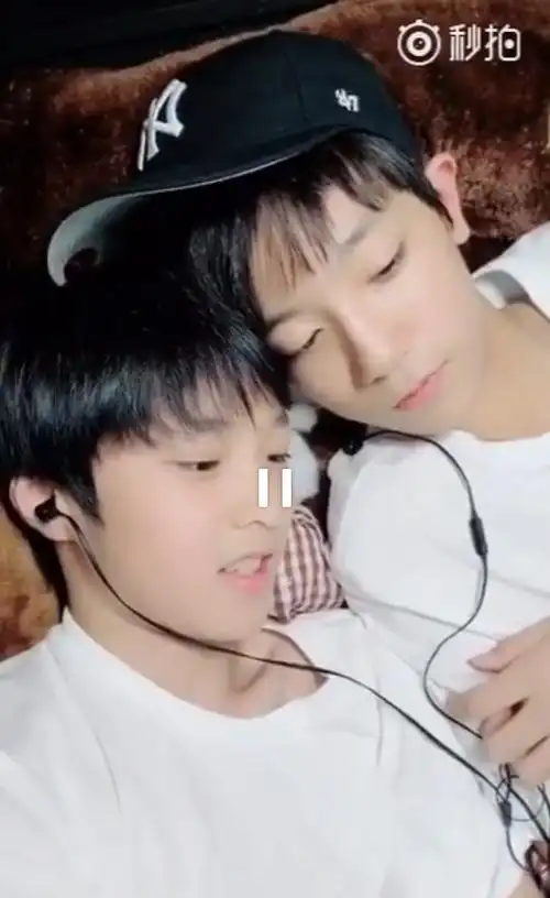 条图片微博中出镜队友和第一条视频微博中的出镜队友都有且只有李天泽