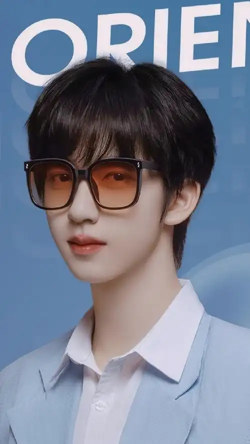 品牌代言人贺峻霖##时代少年团代言海俪恩##时代少年团全员眼镜杀