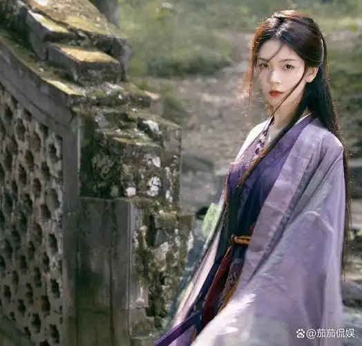 《水龙吟》由当红演员罗云熙扮演男主唐俪辞,以男主的成长为主视角