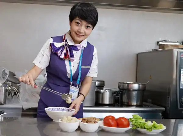 厦门头等舱休息室推出"小女堂煮",精选多款美食,均由休息室"厨娘西施"