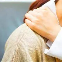 表示肩膀疼的图片_微信头像图片大全