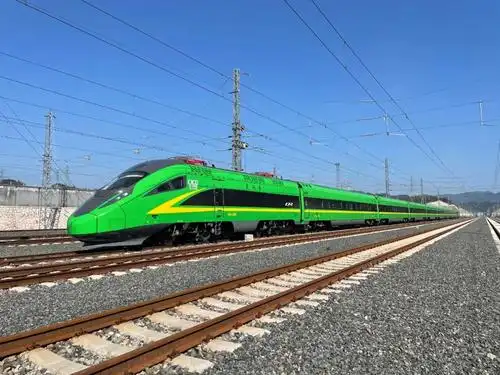 相关阅读 新型时速160公里动力集中动车组复兴号列车.