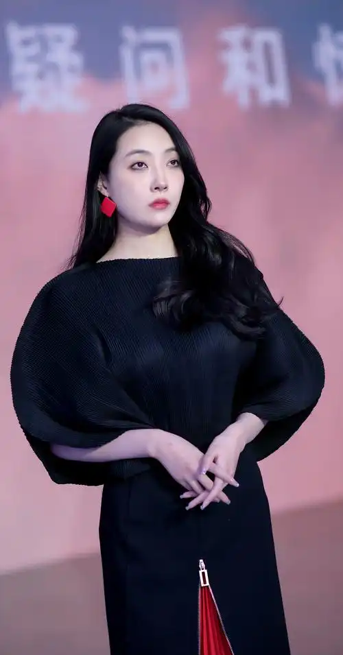 女生高冷妩媚禁欲头像壁纸