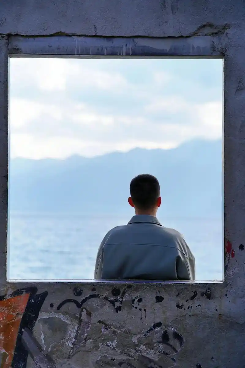 自己就是自己最好的陪伴.#属于洱海的治愈系风景 #寸头男孩