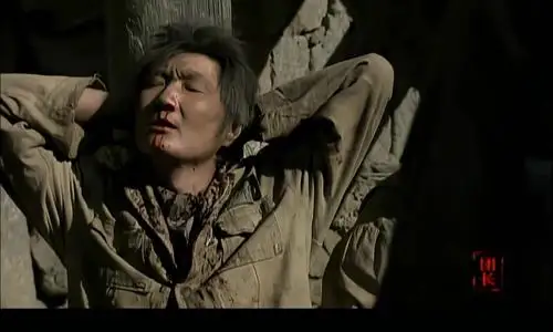 我的团长我的团:不辣讲着自己的故事,大家都在摸摸听着