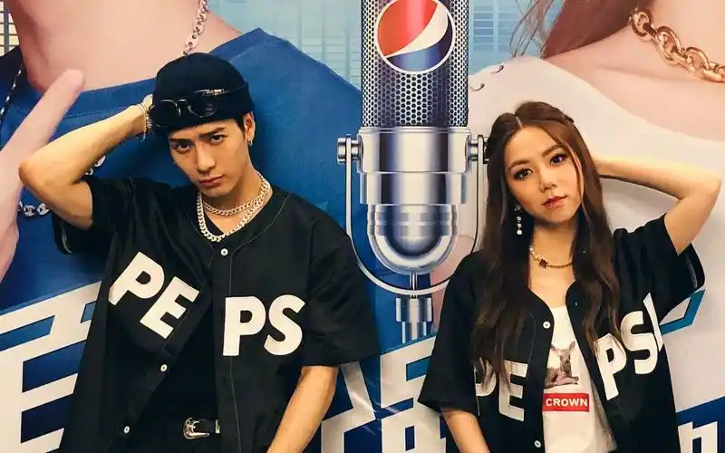 邓紫棋王嘉尔同台唱跳《热爱就一起》,首度live真的绝了