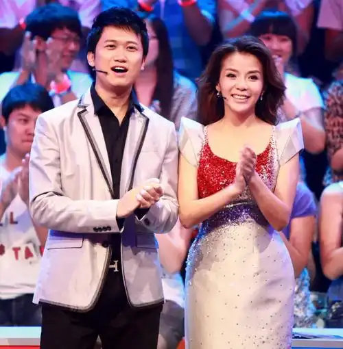 回顾主持人朱迅伺候瘫痪的公公与婆婆亲如母女被丈夫宠成宝