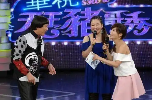 蔡秋凤(右)爆张秀卿(中)和老公,努力拼生子