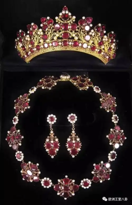 早年废黜王室的石榴石珠宝,看着还是很微妙