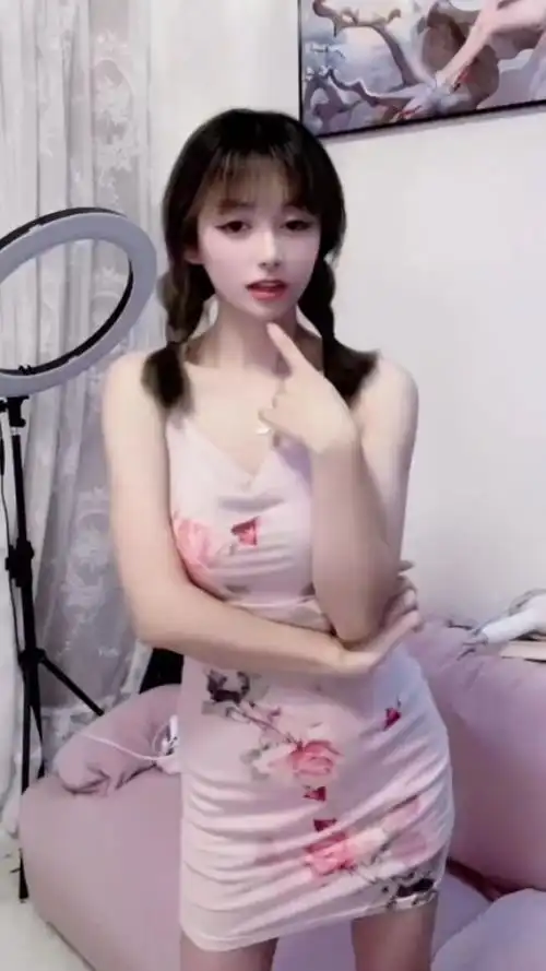 等我呦 #性感美女 #王者荣耀女主播奶乔的日常 #peng一下击中你