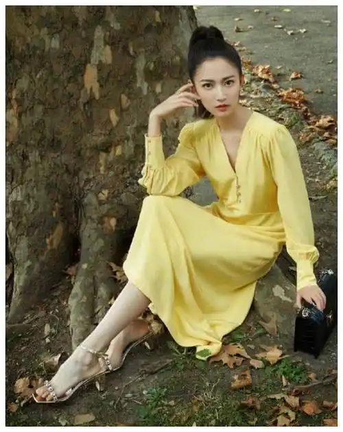 原创陈钰琪为证自己少女心把鞋带扎成哪吒式结果巨显腿细