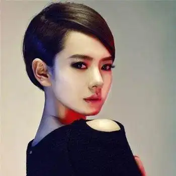 女生旁分油头短发发型图片女生油头短发发型图片