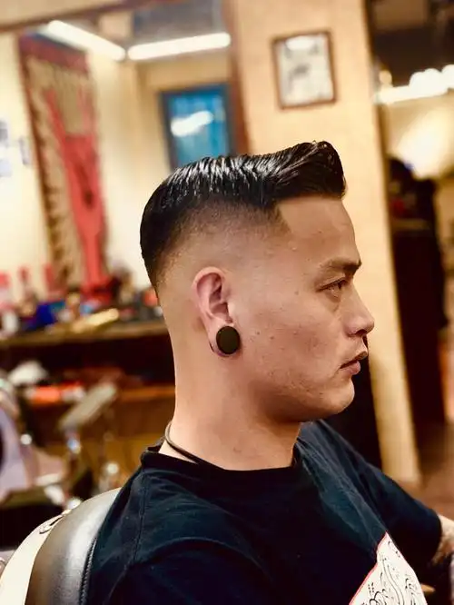 复古侧背油头安排上