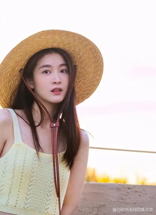 张雪迎转身回眸笑起来好温柔你是我用来描述青春的关键词