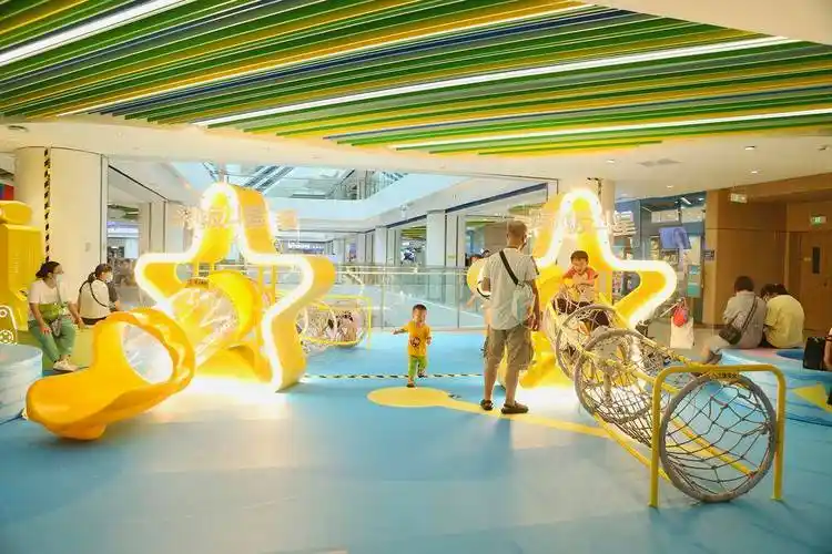 购物中心"暑期档"全面上线儿童主题展_麦昆_活力_赛车总动员