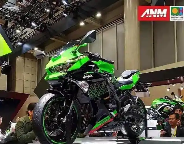 川崎四缸250cc跑车来了,命名:zx-25r,ninja家族小排量4缸神车|ninja
