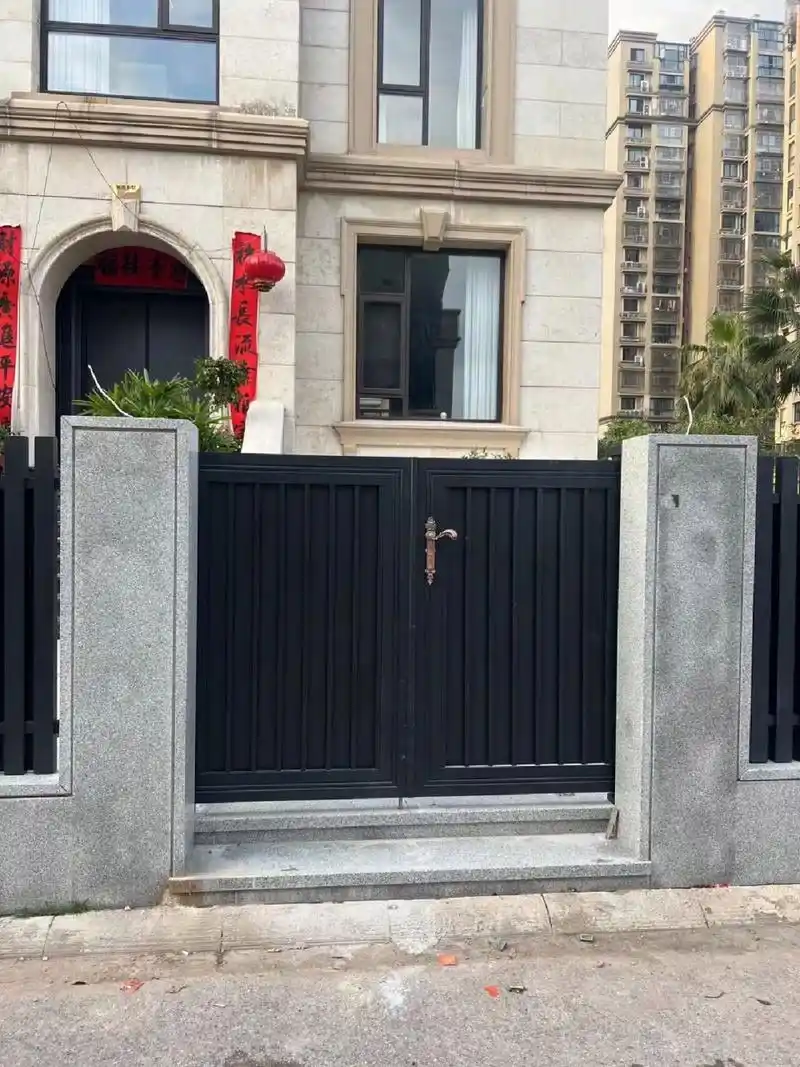 庭院别墅大门护栏定制进户门入户门栏杆厂家 城西香墅安装效果