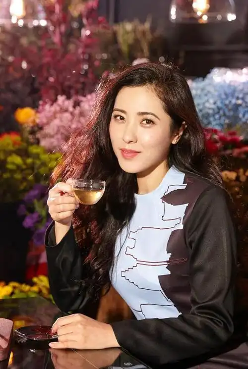 中戏毕业演员曾黎:以才华获得尊重,46岁单身生活自在|张艺谋|章子怡