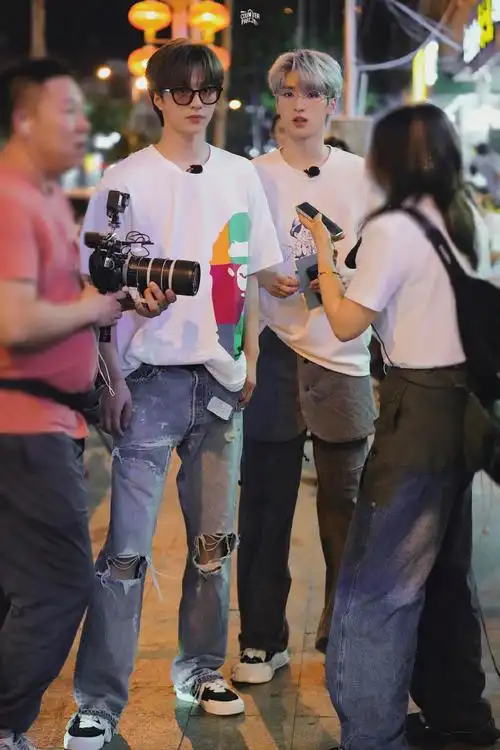 文严文 王牌双a##刘耀文严浩翔三亚同框路透