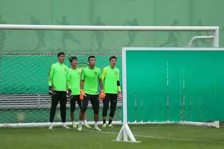 2018年国安大名单报名了5名门将,分别是侯森,杨智,郭全博,张岩和