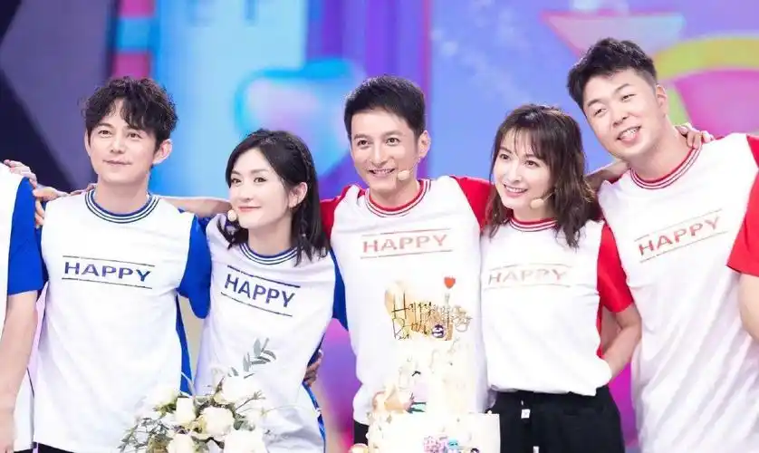 快本首期录制变动大主持人被曝仅剩何炅节目形式也有变化