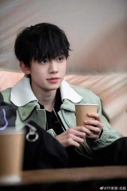 知乎用户lfkred 的想法: 有没有人喜欢tf家族三代左航!