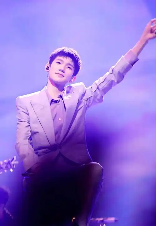 这些年王源唱过的情歌,怦然心动,扑面而来的年青涩的爱恋感_首歌_彩虹