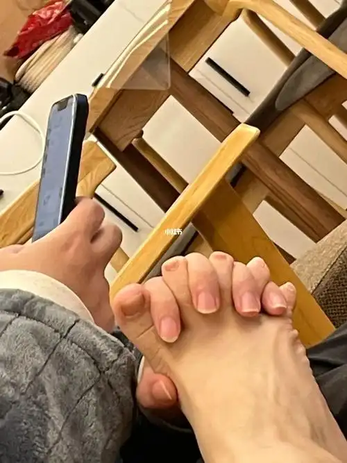 左滑帮我和老公贴贴