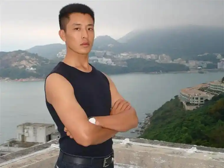 驻港老兵.人生什么最重要,第一重要的是生命,第二重要的是健康