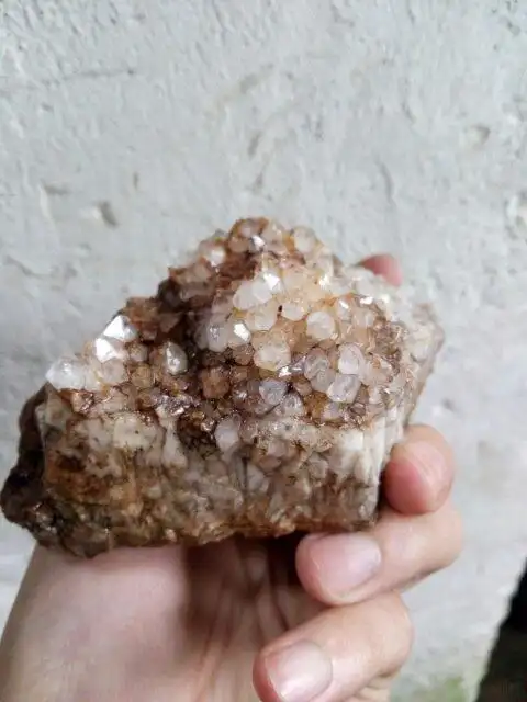 谁知道这是什么石头,透明的,表面很光滑