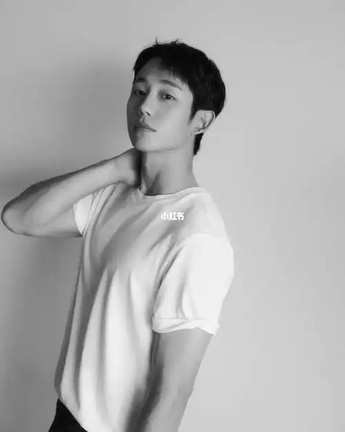 丁海寅221228insmarieclaire202301