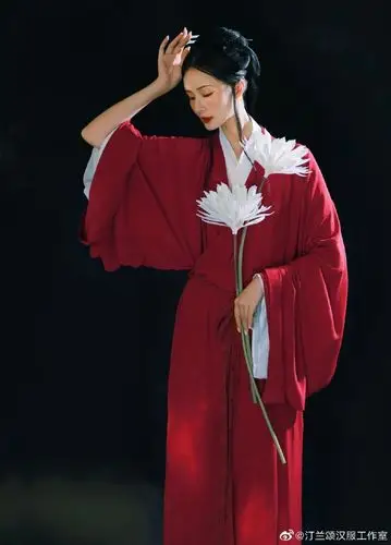 【汀兰颂原创汉服】汉代直裾袍——红尘赋