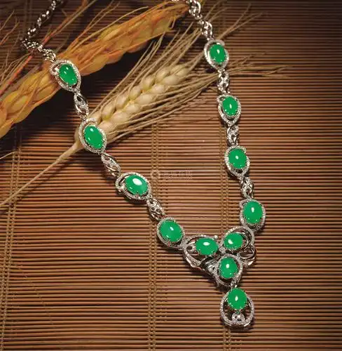 18k金冰种翡翠项链