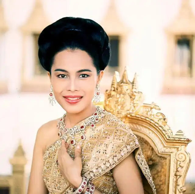 诗丽吉王太后真的像照片那么美吗看完这组老照片你就明白了