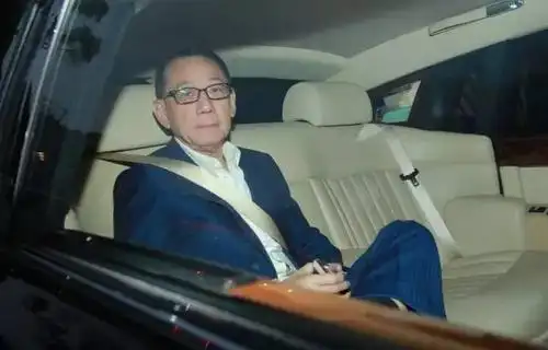 杨受成从身负巨债到问鼎香港娱乐大佬