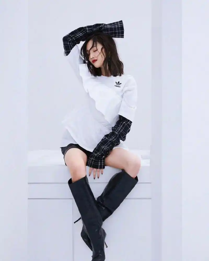 吴宣仪#大长腿亮眼,超美哦!