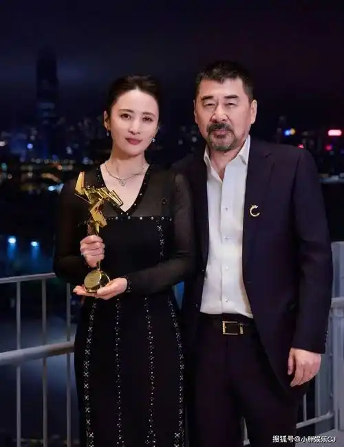 原创香港这一夜赵丽颖艳压群芳蒋勤勤封影后刘嘉玲撞脸蔡明