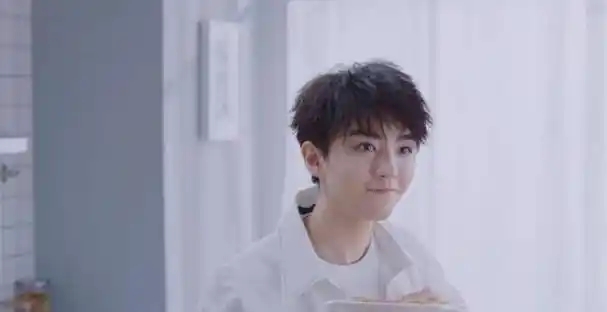 人气少年偶像组合tfboys队长王俊凯还发布了一个长达51秒的宣传视频