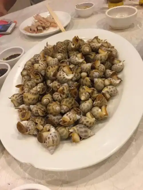 来香港探望朋友,朋友招待请吃海鲜大餐,好丰富|鲍鱼|椒盐|龙虾|螃蟹|