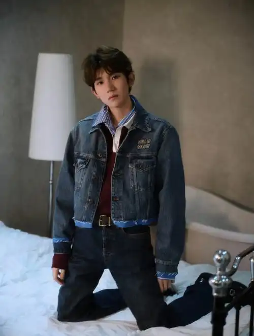 去酱早安说##明星牛仔外套穿搭