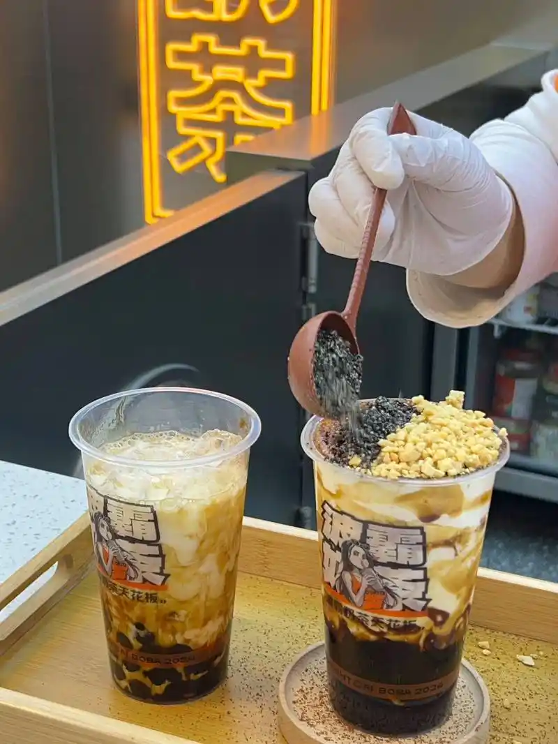 寒冷夜晚,一起来杯暖和的波妹奶茶,让我们与温暖来个碰撞相遇吧