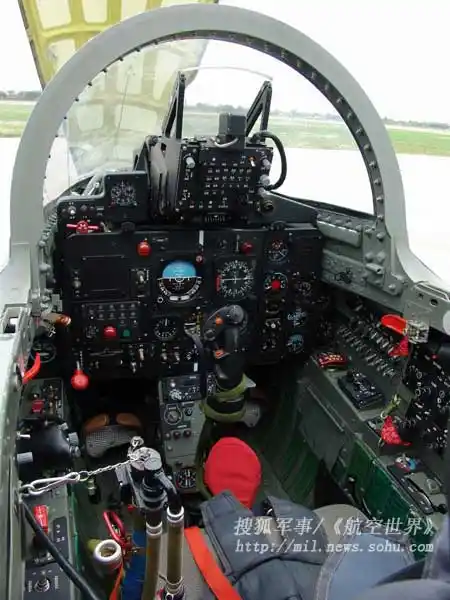 歼10正进行应急生产 机动性超苏27可能作舰载机