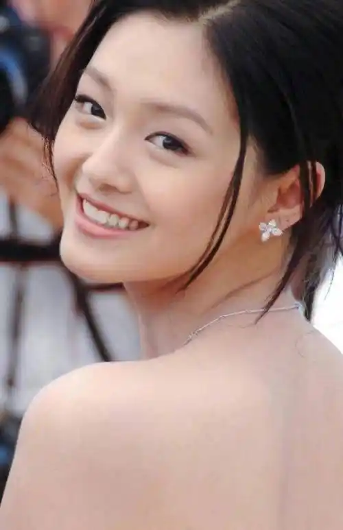 原创原创45岁大s容颜未改回看杉菜时期美照穿搭过时但颜值出众