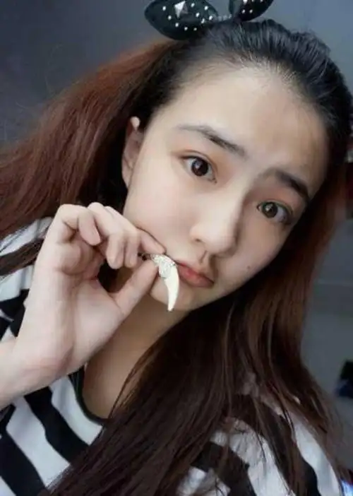 素颜的徐璐感觉更清澈更美