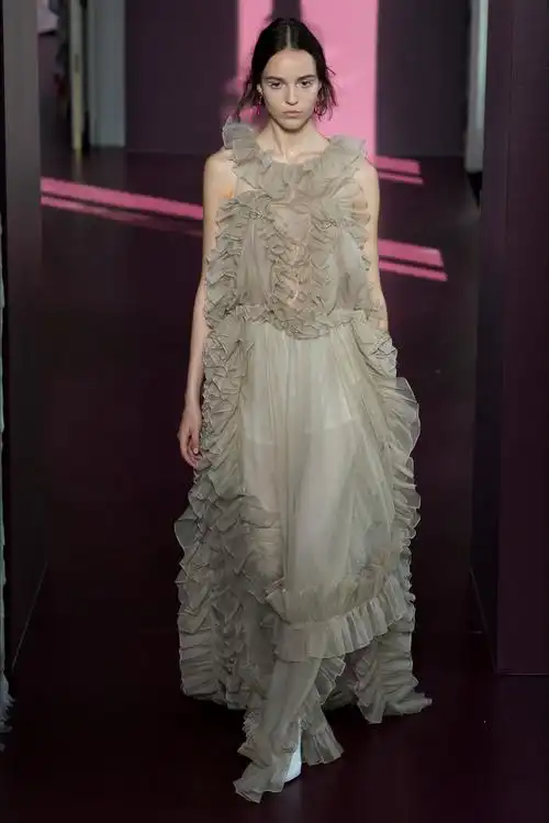 valentino(华伦天奴)2017巴黎秋冬高定时装秀